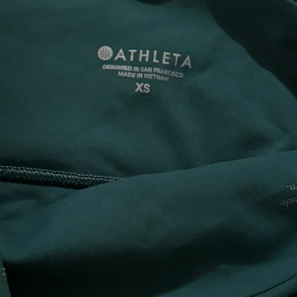 Athlete Salutation Stash Capri Leggings - Picture 4 of 4